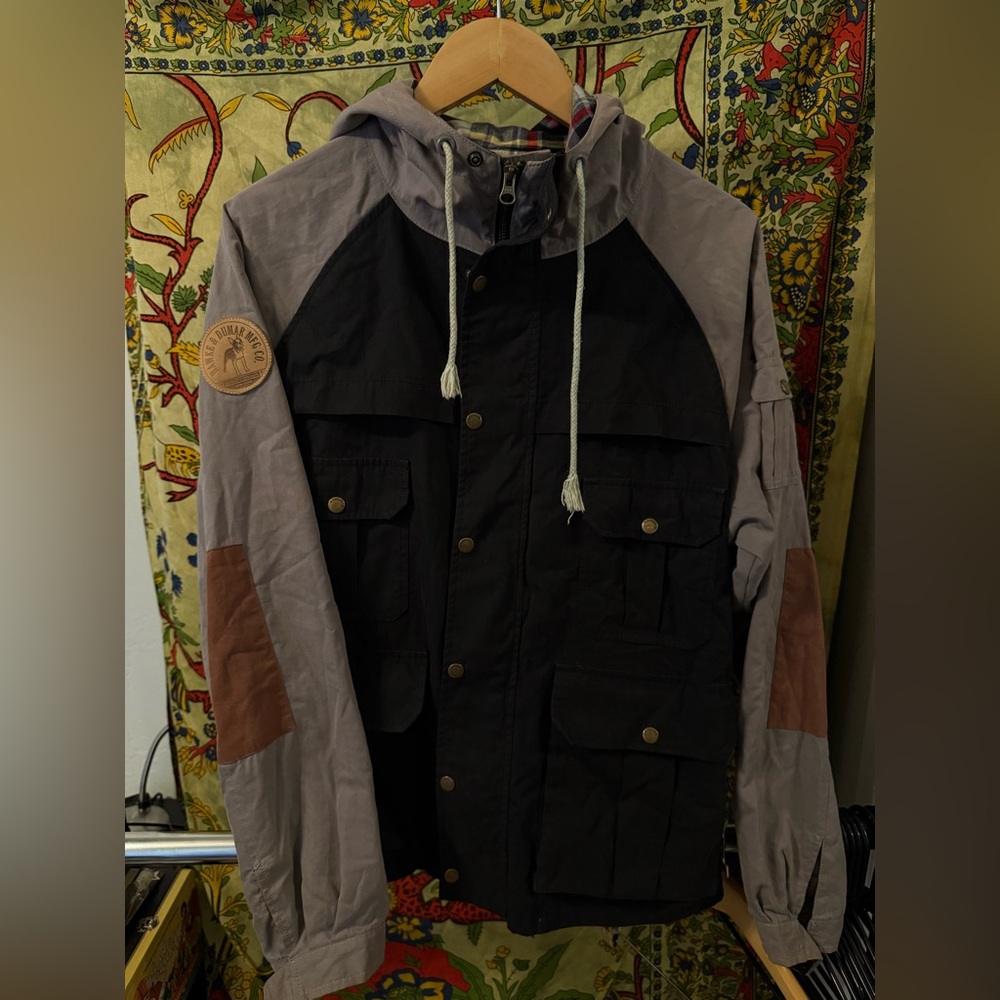 Men's Black and Gray Jacket